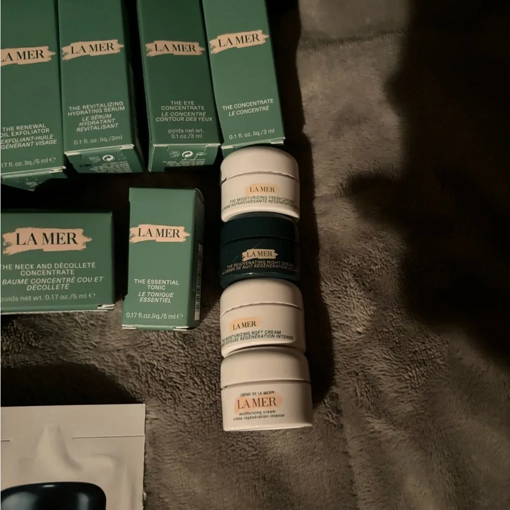 La Mer Skincare Collection in Teal and Peach - Picture 4 of 7